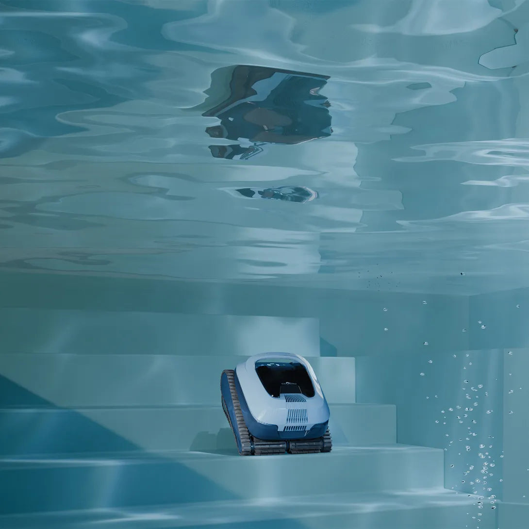Dolphin EON 100 cleaning pool steps